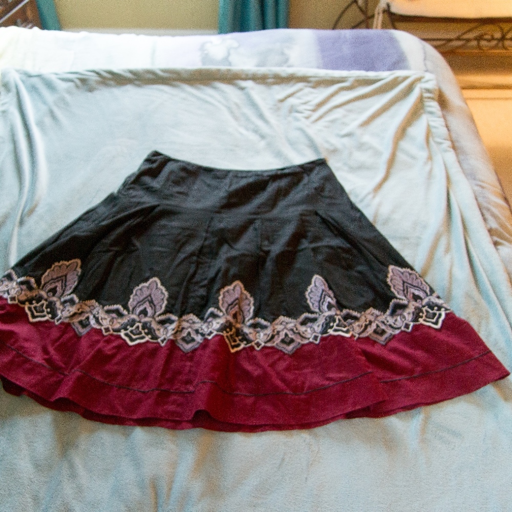 AT Black & Burgundy Full Skirt EUC